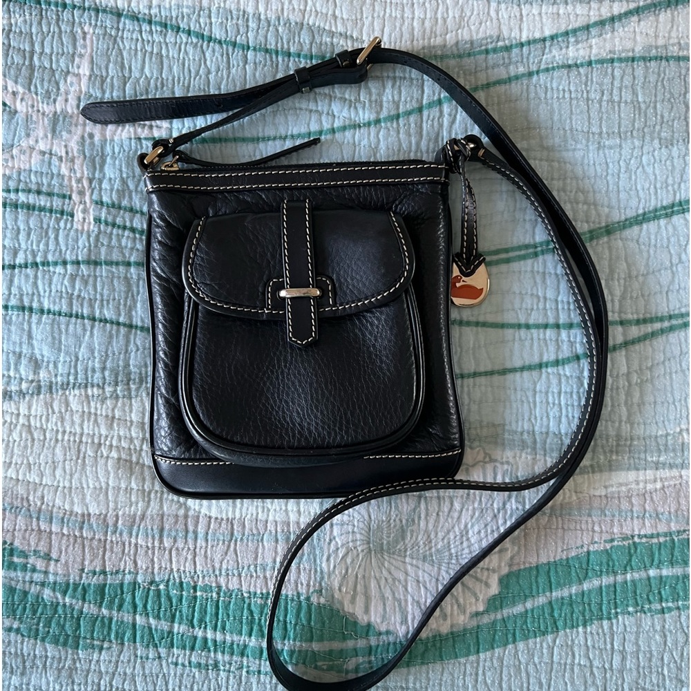 Dooney & Bourke letter carrier bag